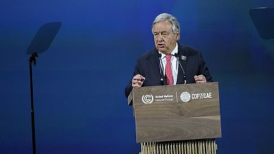 El secretario general de las Naciones Unidas, Antonio Guterres, habla en la ceremonia de apertura de la Cumbre sobre el Clima de la ONU COP28, el viernes 1 de diciembre.