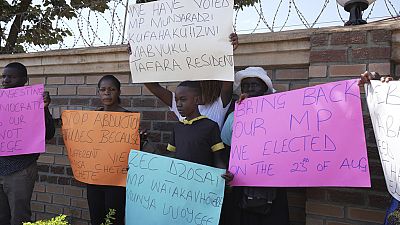 Zimbabwe : l'opposition dénonce "une mascarade" lors des partielles
