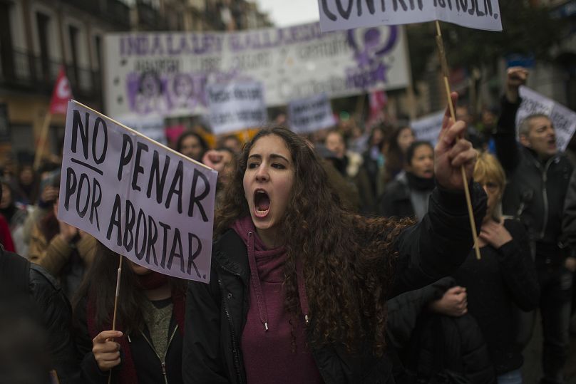 تظاهرات زنان اسپانیایی در حمایت از جرم‌زدایی از سقط جنین