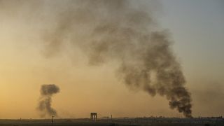 دخان يتصاعد في سماء غزة بعد قصف إسرائيلي مكثف على القطاع