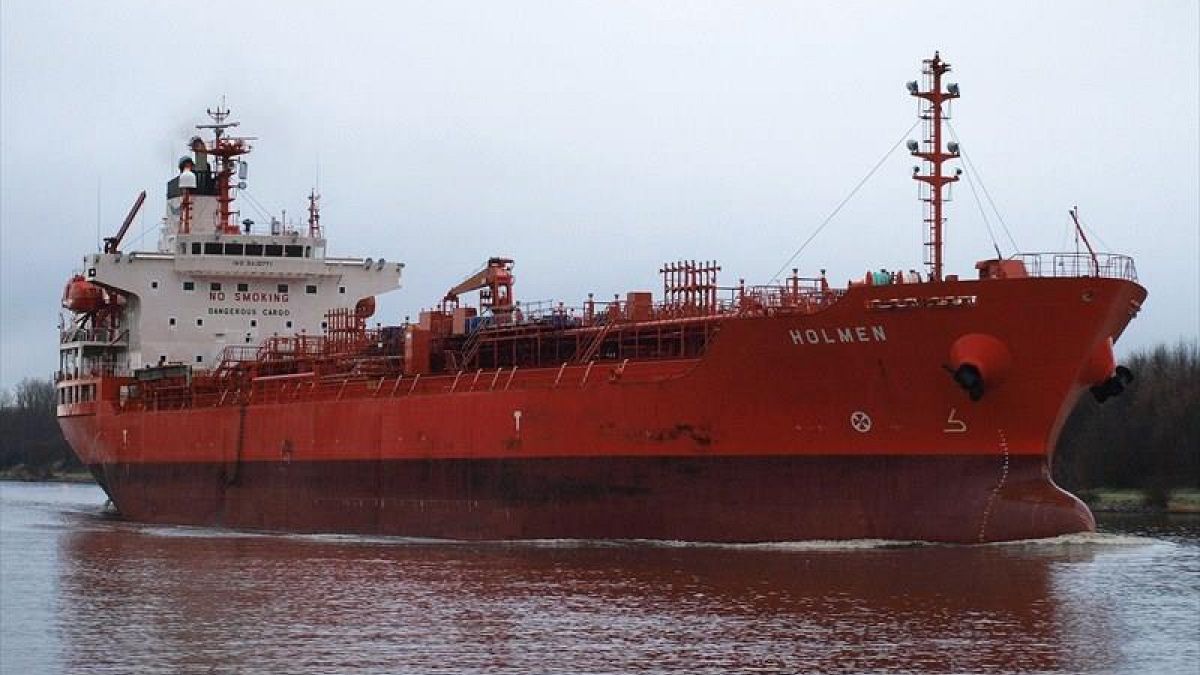 Kızıldeniz açıklarında seyreden Norveç bayraklı STRINDA isimli gemi, füze saldırısına uğradı