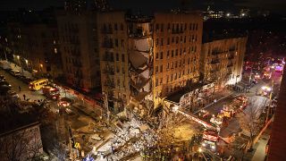 Un edificio de siete plantas sufrió un derrumbe parcial el lunes en el barrio del Bronx, en Nueva York (EE.UU.)