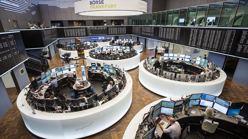 DAX достига исторически върхове: Какво стои зад скока на германските акции?
