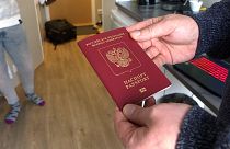 Hükümet kararnamesine göre, iade edilen pasaportlar, içişleri bakanlığı veya dışişleri bakanlığı gibi düzenleyen makamlar tarafından saklanacak
