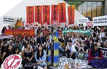 Aktivisták a COP28 klímakonferencián