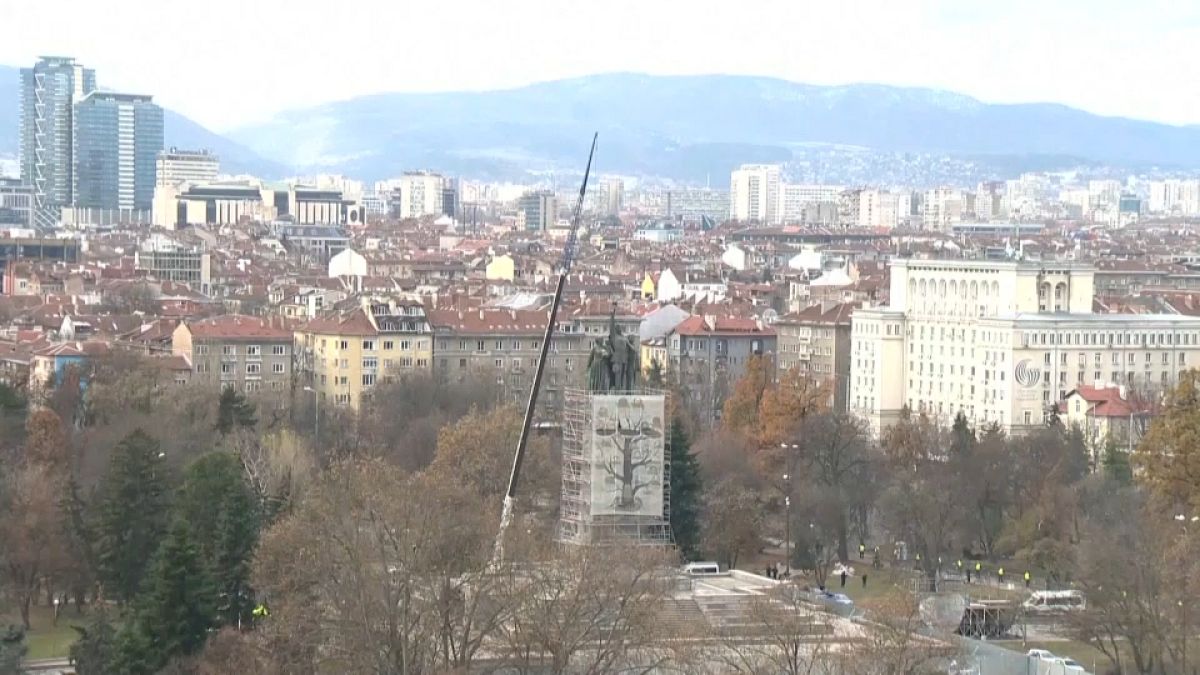 Una vista di Sofia con al centro il monumento all'esercito sovietico