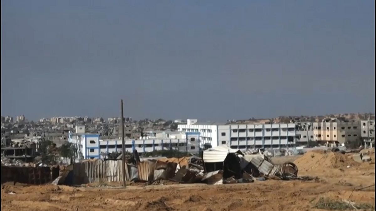 مدارس تابعة لللأونروا في بين حنون غزة، لحظات قبل تدميرها من طرف قوات الجيش الإسرائيلي. غزة 12 دجنبر 2023