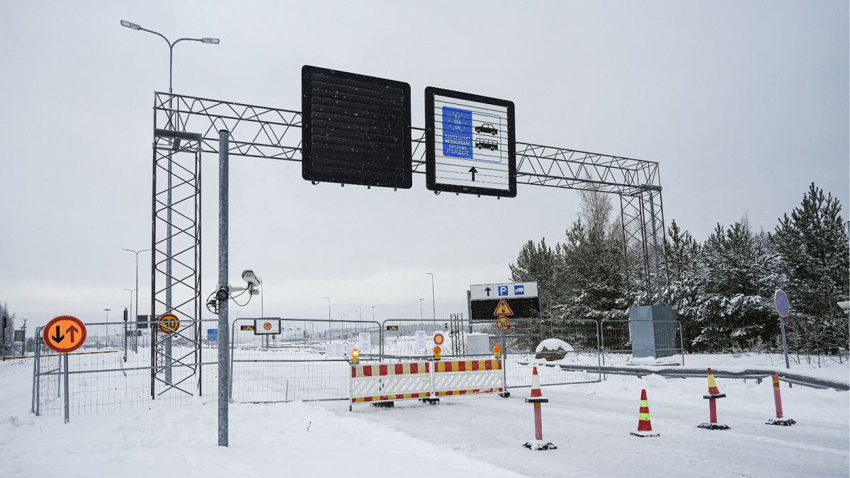 محطة فاليما الحدودية المغلقة بين فنلندا وروسيا في الصورة في 7 ديسمبر 2023.