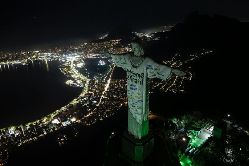 Taylor Swiftet Jézus szobrára vetítve üdvözölték Brazíliában