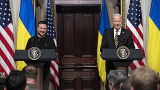 Imagen del presidente de Ucrania, Volodímir Zelenski, junto al presidente de Estados Unidos, Joe Biden.