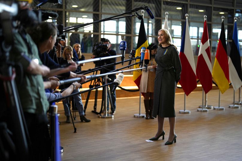 Еврокомиссар по энергетике Кадри Симсон вышла к СМИ по прибытии на встречу министров энергетики стран блока, Брюссель, сентябрь 2022 года.