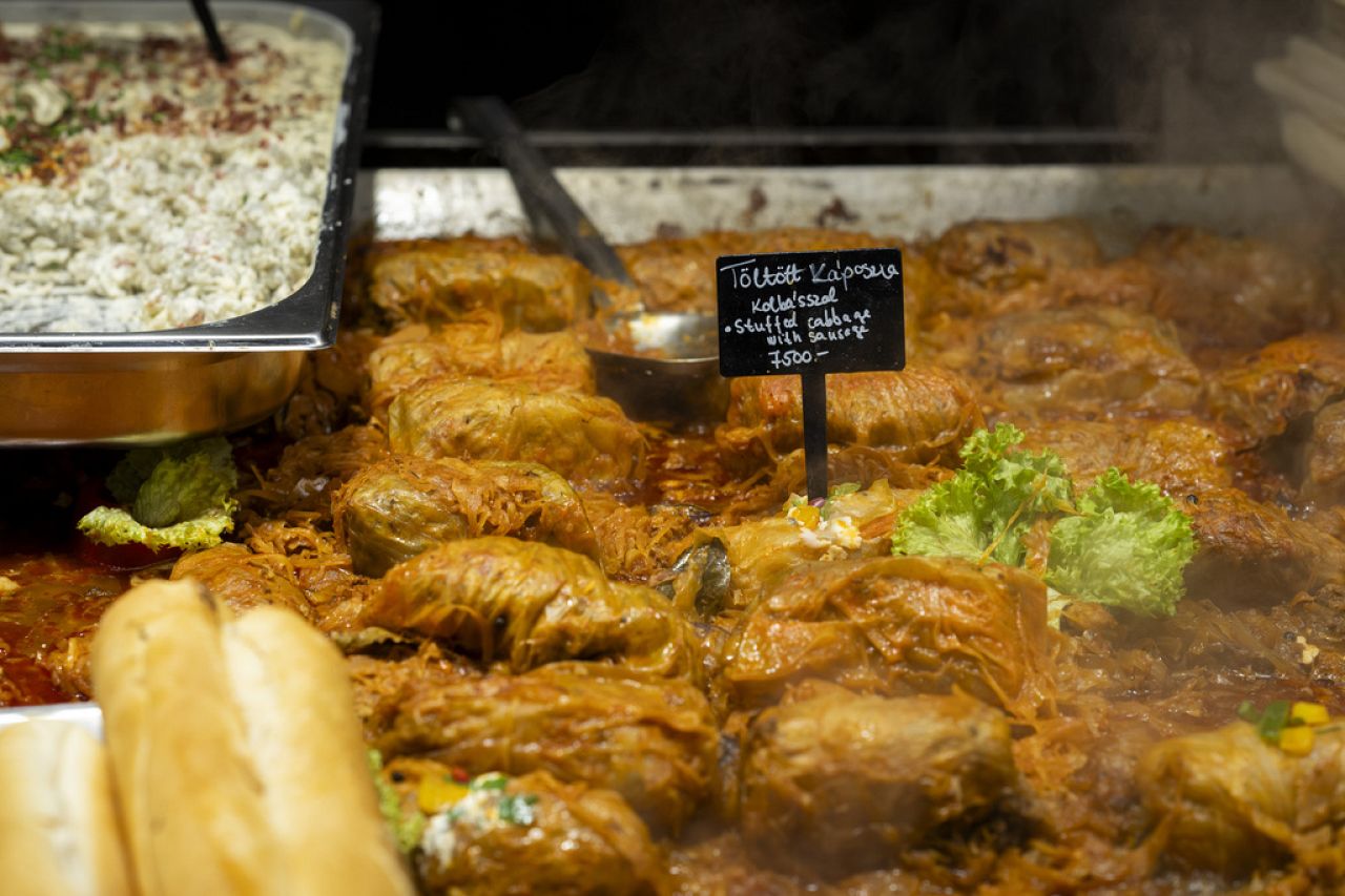 A stuffed cabbage costs almost €20 at the Advent Bazilika market.