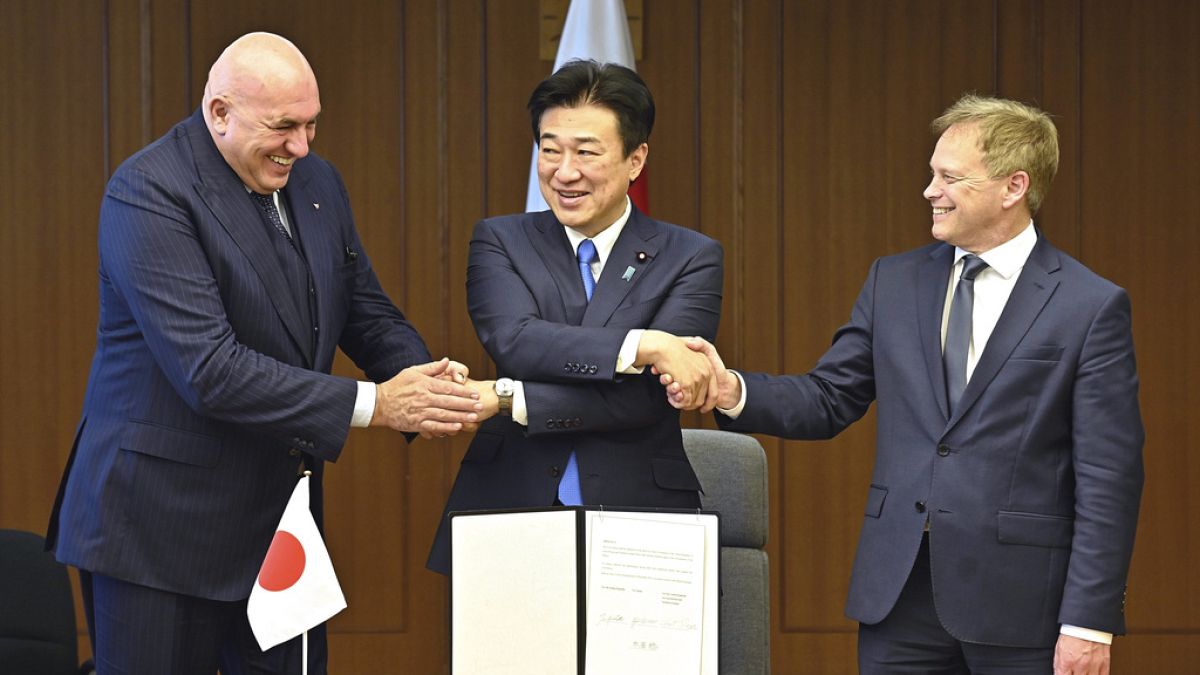 Von links nach rechts: Die Verteidigungsminister Minoru Kihara (Japan), Guideo Crosetto (Italien) und Grant Shapps (Großbritannien)