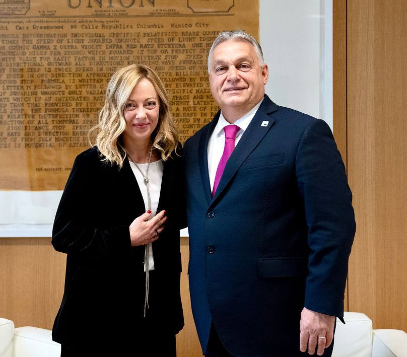 L'incontro fra Meloni e Orbán prima del Consiglio europeo