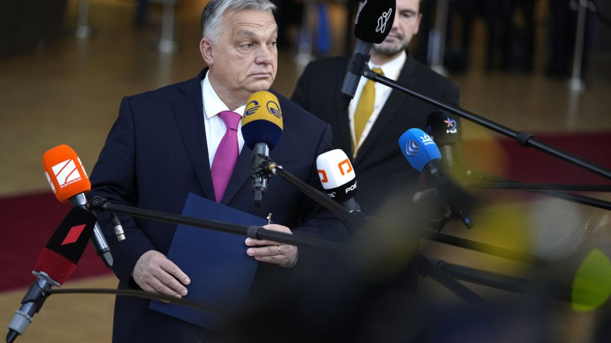Ο πρθυπουργός της Ουγγαρίας Βίκτορ Όρμπαν κατά την άφιξή του στη σύνοδο κορυφής της ΕΕ στις Βρυξέλλες