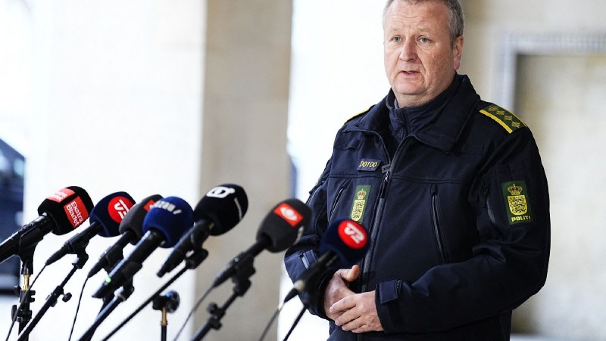 Peter Dahl, inspector de policía superior y jefe de los servicios de emergencia de la policía de Copenhague, asiste a una rueda de prensa el 14 de diciembre de 2023.