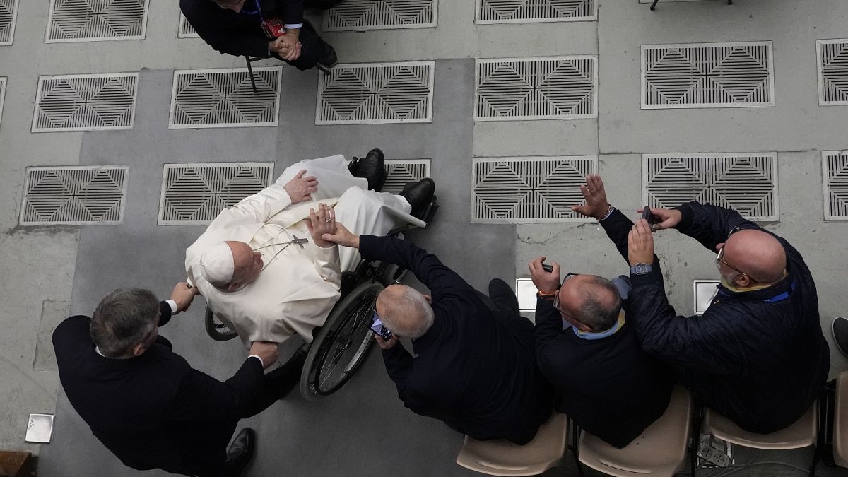 Папата се разочарова от технологията по рано тази година когато изображение