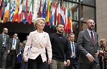 Avrupa Komisyonu Başkanı Ursula von der Leyen, Ukrayna Devlet Başkanı Volodimir Zelenskiy ve Avrupa Konseyi Başkanı Charles Michel (soldan sağa)
