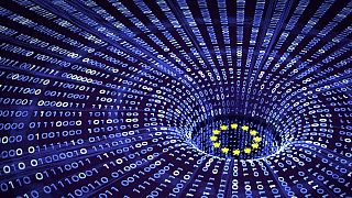 A UE chegou a acordo sobre regras provisórias em matéria de IA, mas o sector tecnológico afirma que essas regras asfixiam a concorrência 