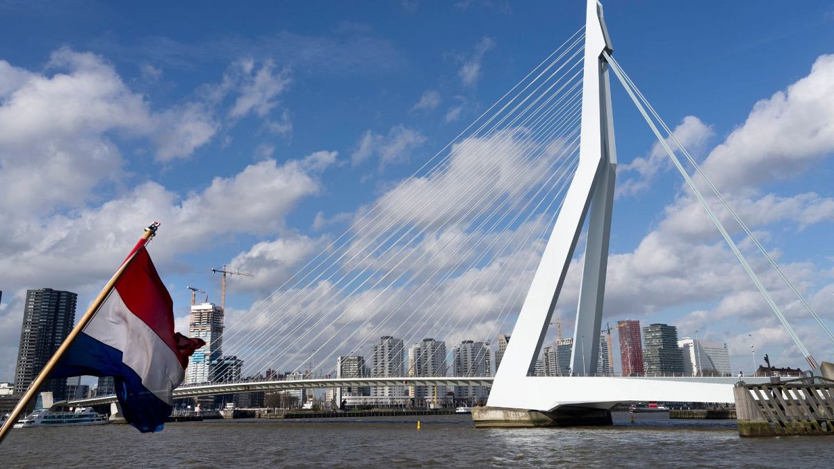 Delen van Rotterdam liggen 7 meter onder zeeniveau.  Nu is het de wereldleider op het gebied van zweven