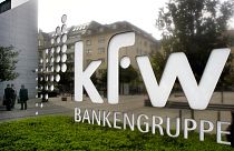 -شعار بنك KfW الألماني، فرانكفورت، ألمانيا.