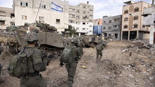 Soldados israelís en una operación terrestre en el barrio de Shujaiya en Gaza ciudad el pasado 8 de diciembre
