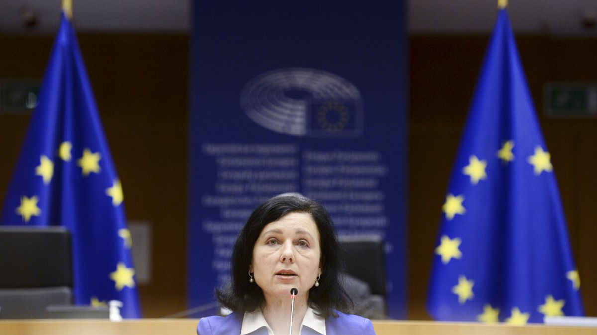 نائبة رئيس المفوضية الأوروبية المعنية بالقيم والشفافية فيرا يوروفا .