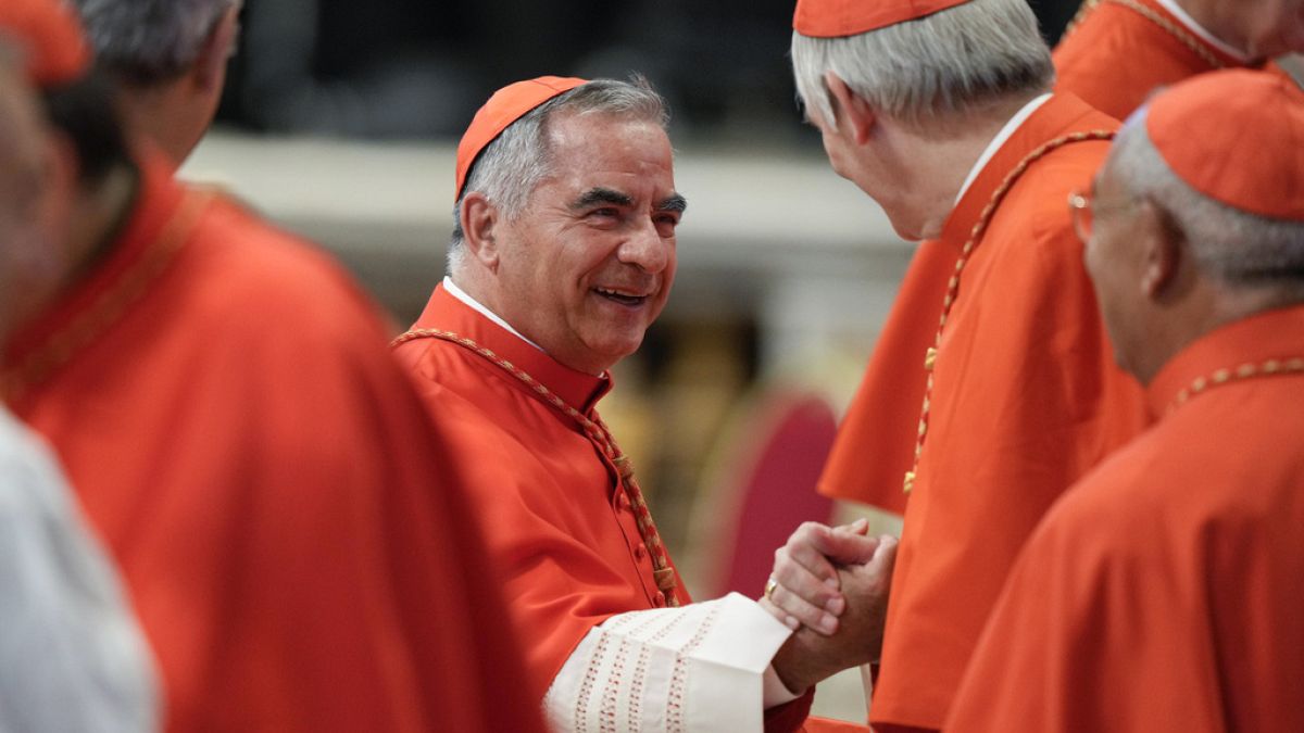 Кардинал и още 9 ще научат съдбата си във финансовия процес във Ватикана