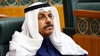 Lo sceicco Ahmad al-Nawaf al-Sabah assiste a una sessione del parlamento presso l'Assemblea Nazionale di Kuwait City, a novembre.