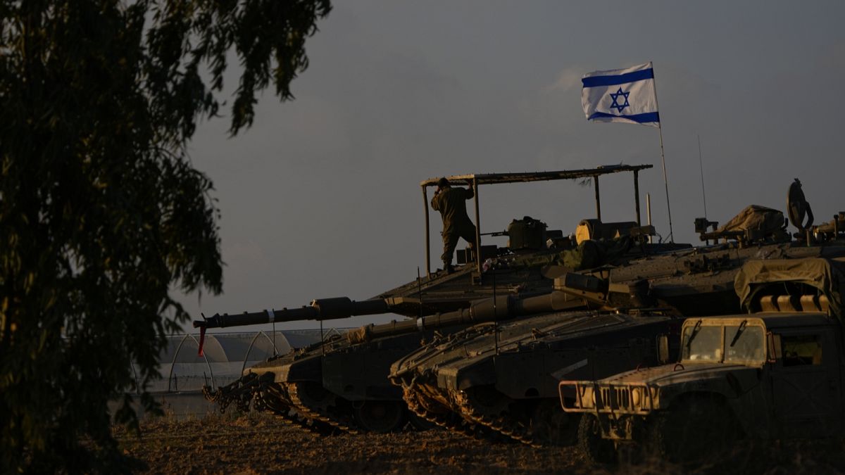 Izraeli tankok közeledőben a gázai határhoz