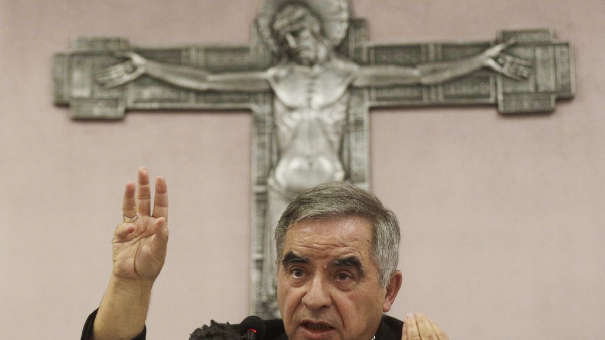 Cardeal do Vaticano condenado a cinco anos de prisão por peculato