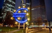 نماد پول واحد اروپایی مقابل مقر بانک مرکزی اروپا