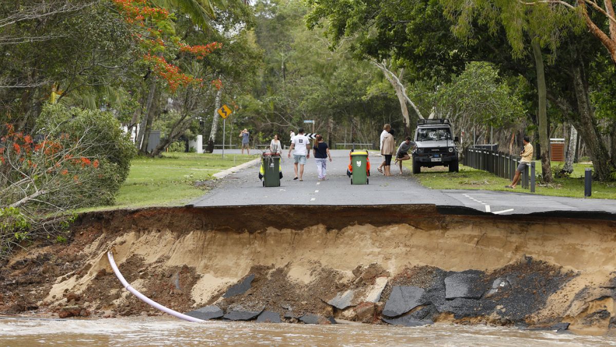 Az áradások utakat mostak el Ausztráliában