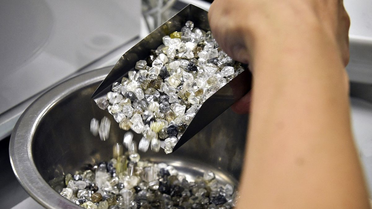 La última ronda de sanciones de la UE contra Rusia incluye la prohibición de importar diamantes en bruto.