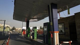 محطة وقود مغلقة في طهران، إيران