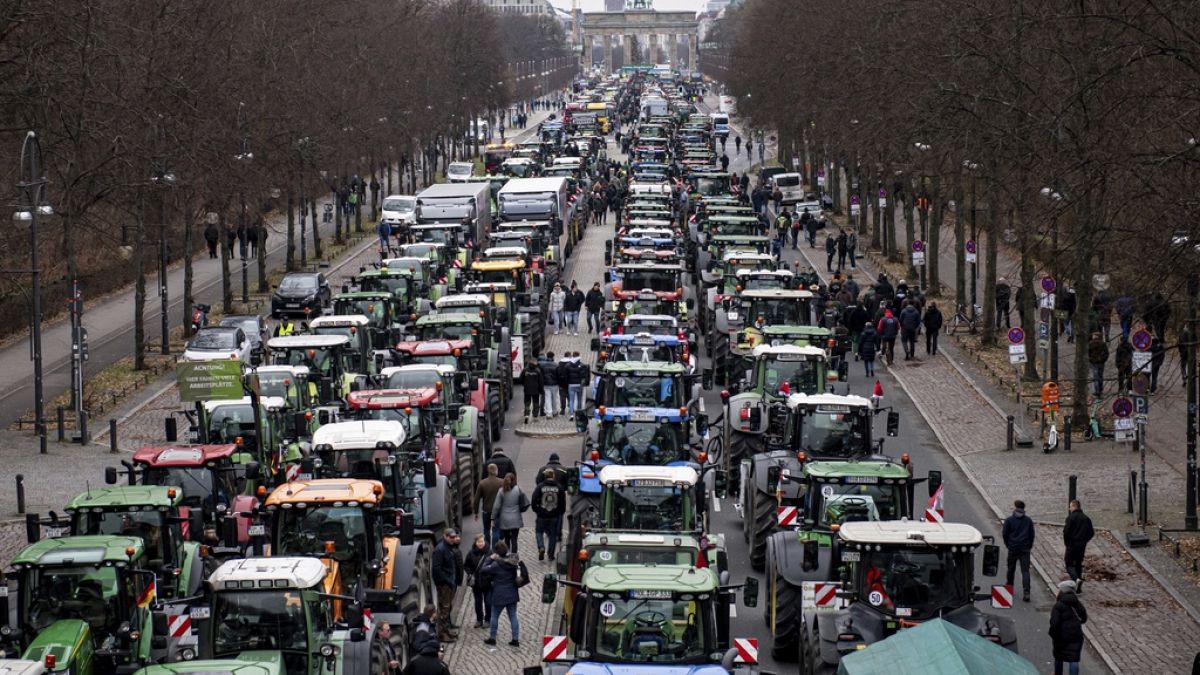 Angry German farmers drive their tractors to Berlin over diesel tax thumbnail