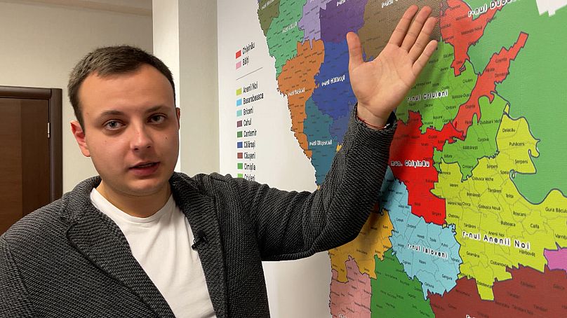 Nikita megmutatta Hansnak a térképen, milyen megosztott a moldovai társadalom