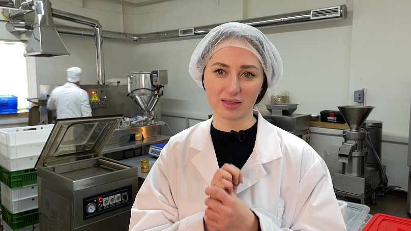 Nadejda, 26 ans, développe sa production de pâtes à tartiner en Moldavie