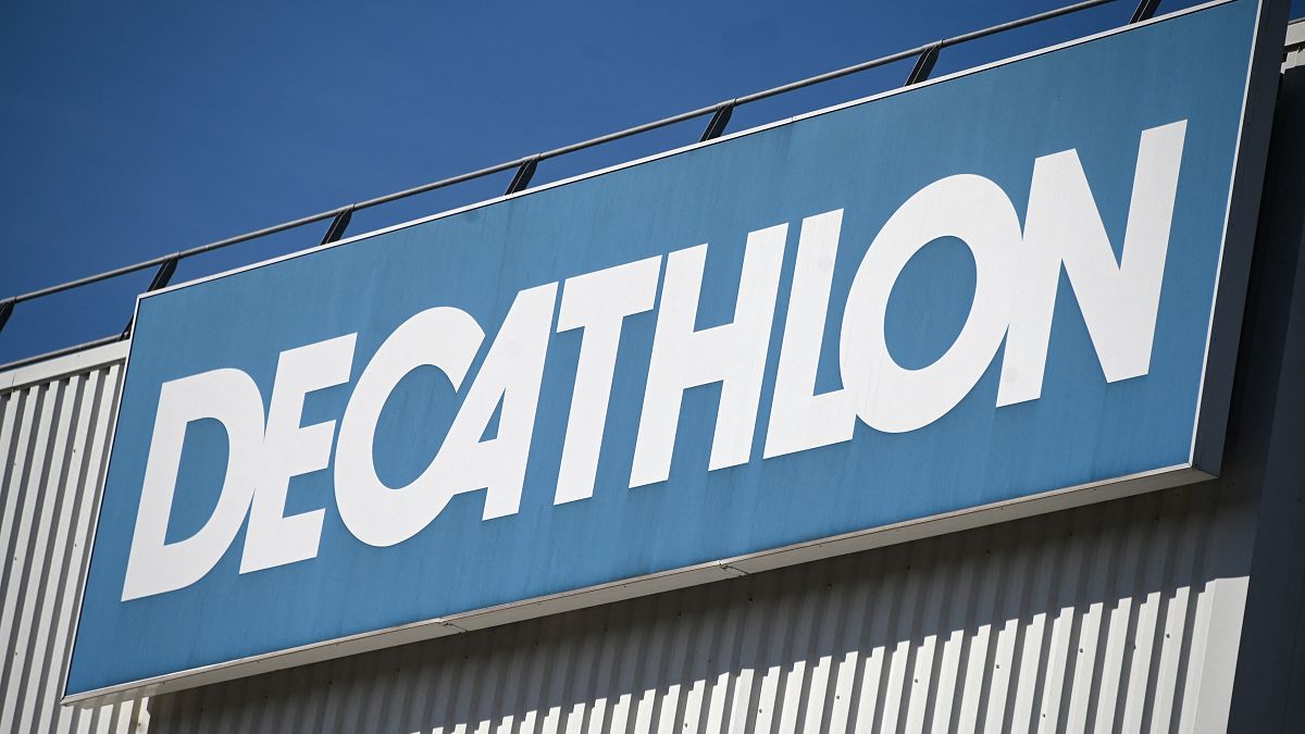 Следствие установило, что Decathlon снабжал российские магазины, несмотря на санкции