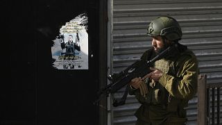 جندي إسرائيلي خلال عملية بالضفة الغربية المحتلة