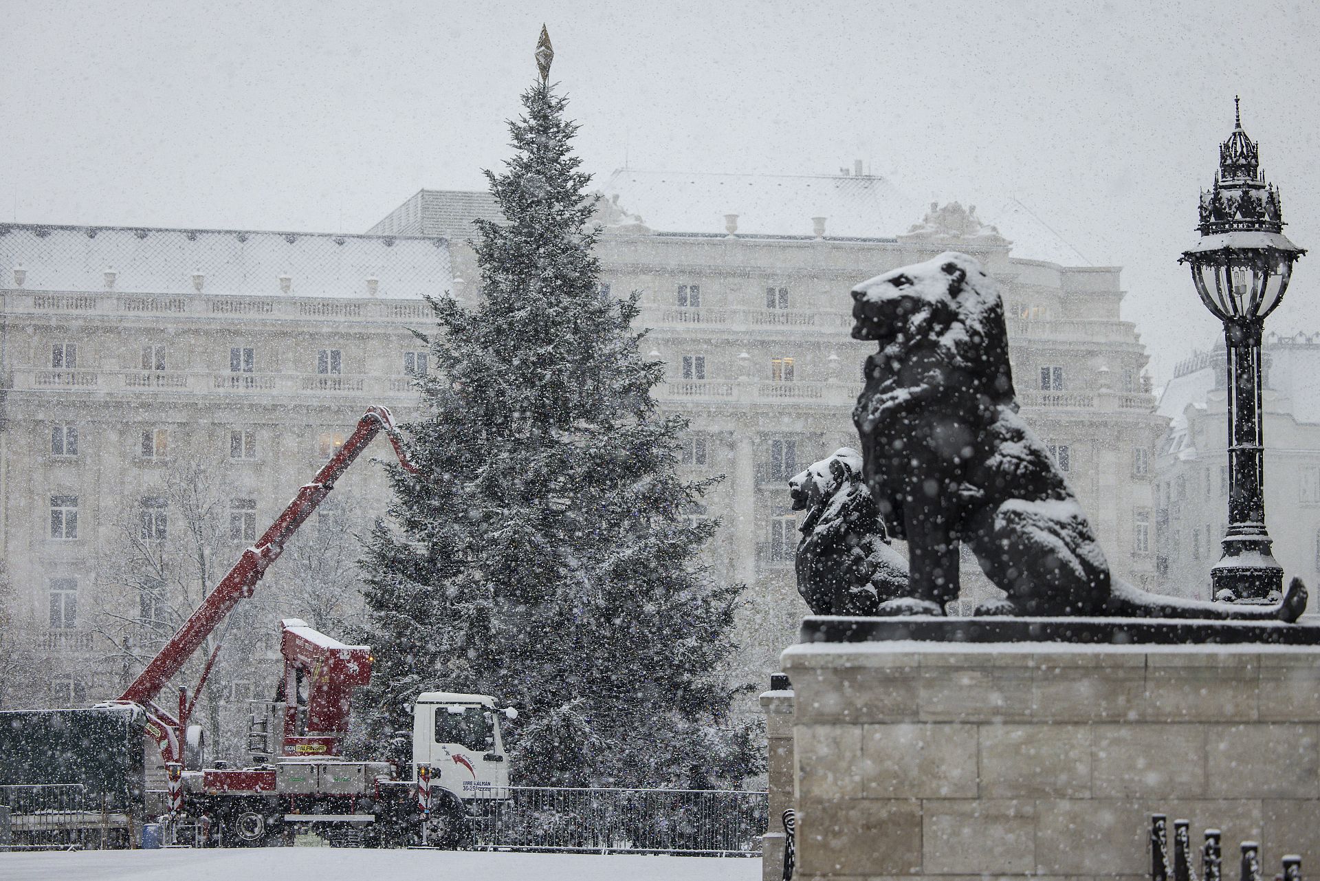 The 13th month Where in Europe do employers give Christmas bonuses