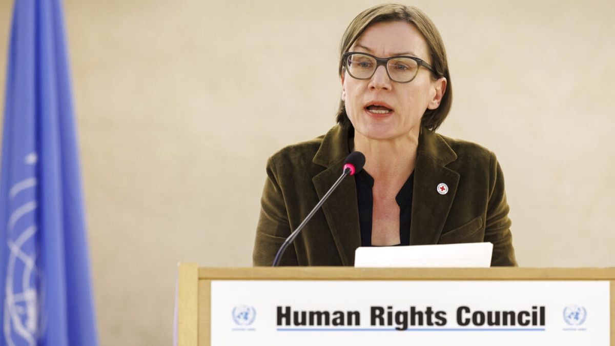 Mirjana Spoljaric Egger, a Vöröskereszt Nemzetközi Bizottságának (ICRC) elnöke az Emberi Jogi Tanács 52. ülésszakán az ENSZ európai központjában, Genfben, 2023. február 28-án.