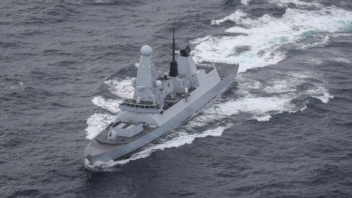 Το HMS Diamond, ένα πολεμικό πλοίο του Βασιλικού Ναυτικού, κατέρριψε ένα ύποπτο μη επανδρωμένο αεροσκάφος που στόχευε εμπορικά πλοία στην Ερυθρά Θάλασσα, δήλωσε ο υπουργός Άμυνας της Βρετανίας το Σάββατο, 16 Δεκεμβρίου 2023.