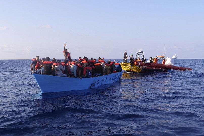 Des migrants sont secourus par un bateau de l'équipe de sauvetage de MSF en mer Méditerranée. Archives 2023