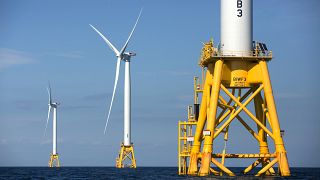 ثلاث توربينات رياح من مشروع Deepwater Wind لشركة R.I Ørsted U.S. Offshore Wind