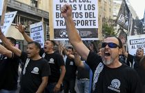 Первые протесты против радикальной экономической политики, с которыми сталкивается вновь избранный президент Милей, Буэнос-Айрес, 20 декабря 2023 г.