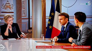 Il presidente francese Emmanuel Macron in diretta sul canale France 5