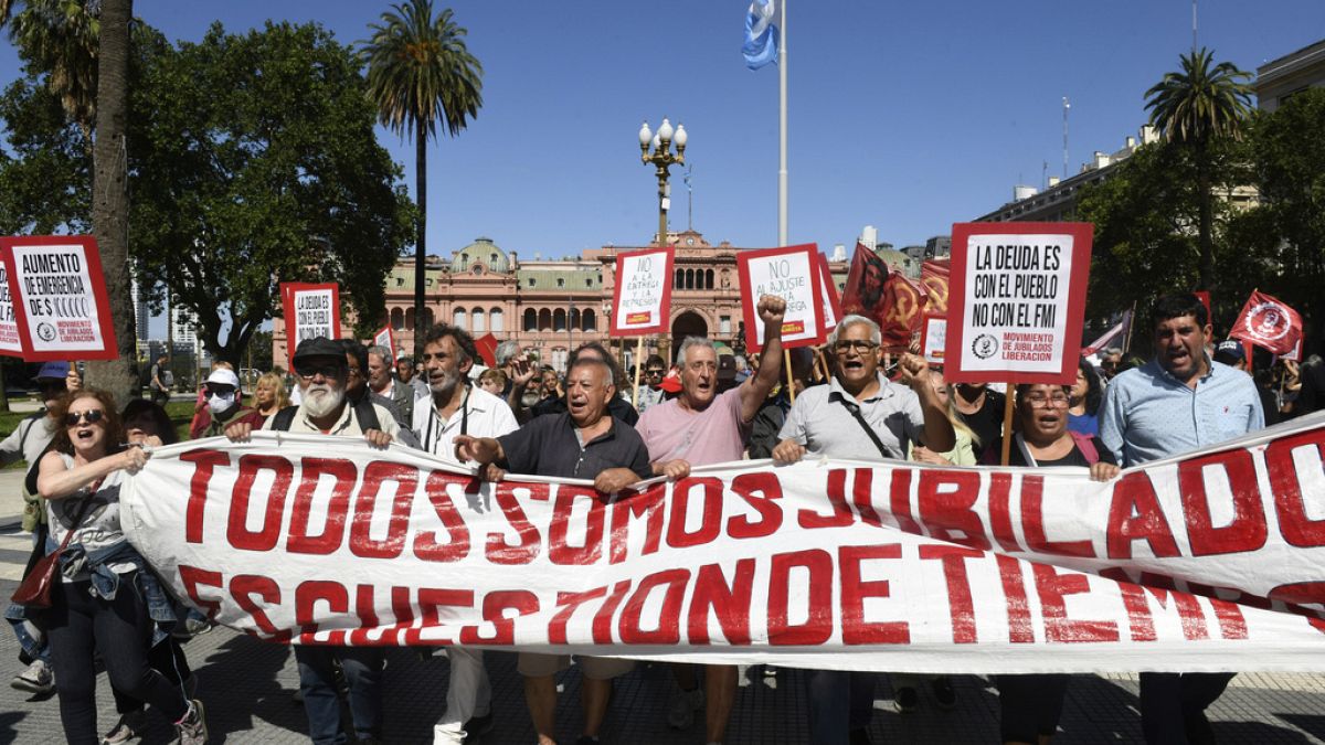 Arjantin'de binlerce kişi yeni hükümetin ekonomi politikalarını protesto etti