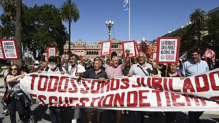 Arjantin'de binlerce kişi yeni hükümetin ekonomi politikalarını protesto etti