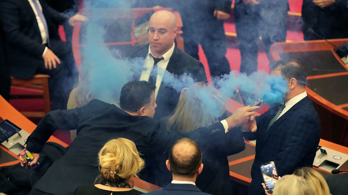 فوضى في البرلمان الألباني